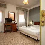 Pensión Antica 3*